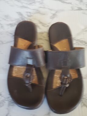 Brown Leather Toe-Ring Slide Sandals. 7M. Cannon River.